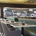 The Grand, 호텔