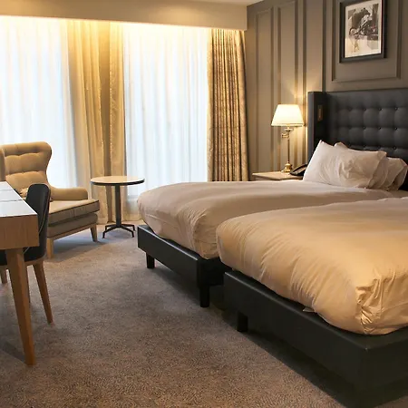 The Grand, Hotel