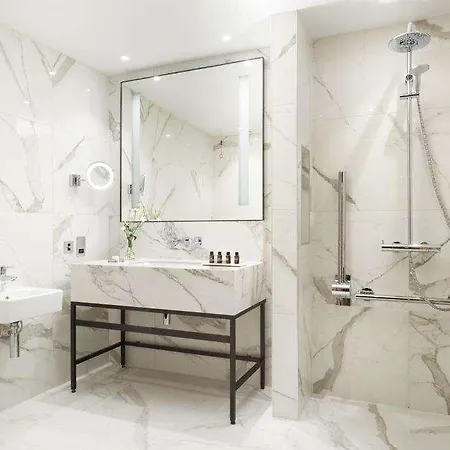 The Grand, Отель 5*