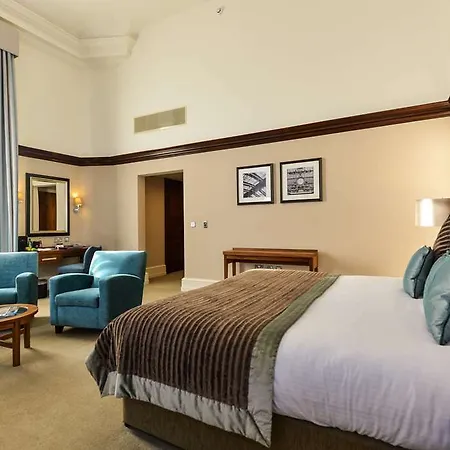 The Grand, Hotel