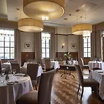 The Grand, 酒店