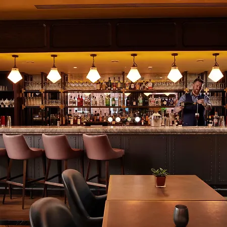 The Grand, Ξενοδοχείο 5*