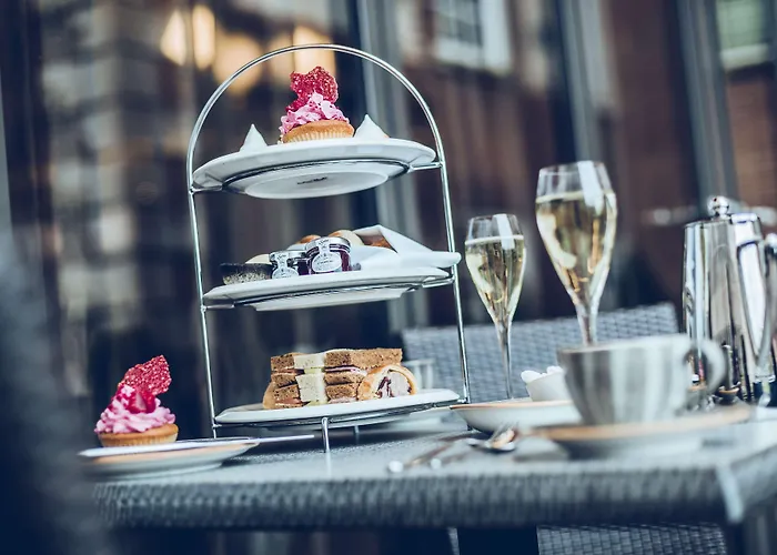 The Grand, Отель