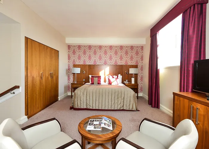 The Grand, Отель 5*