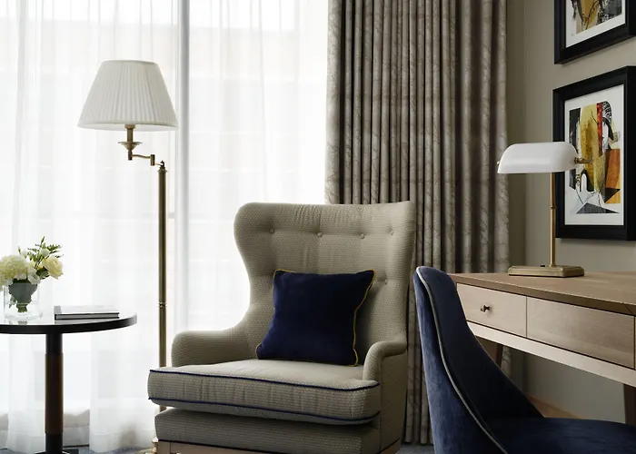 The Grand, Отель